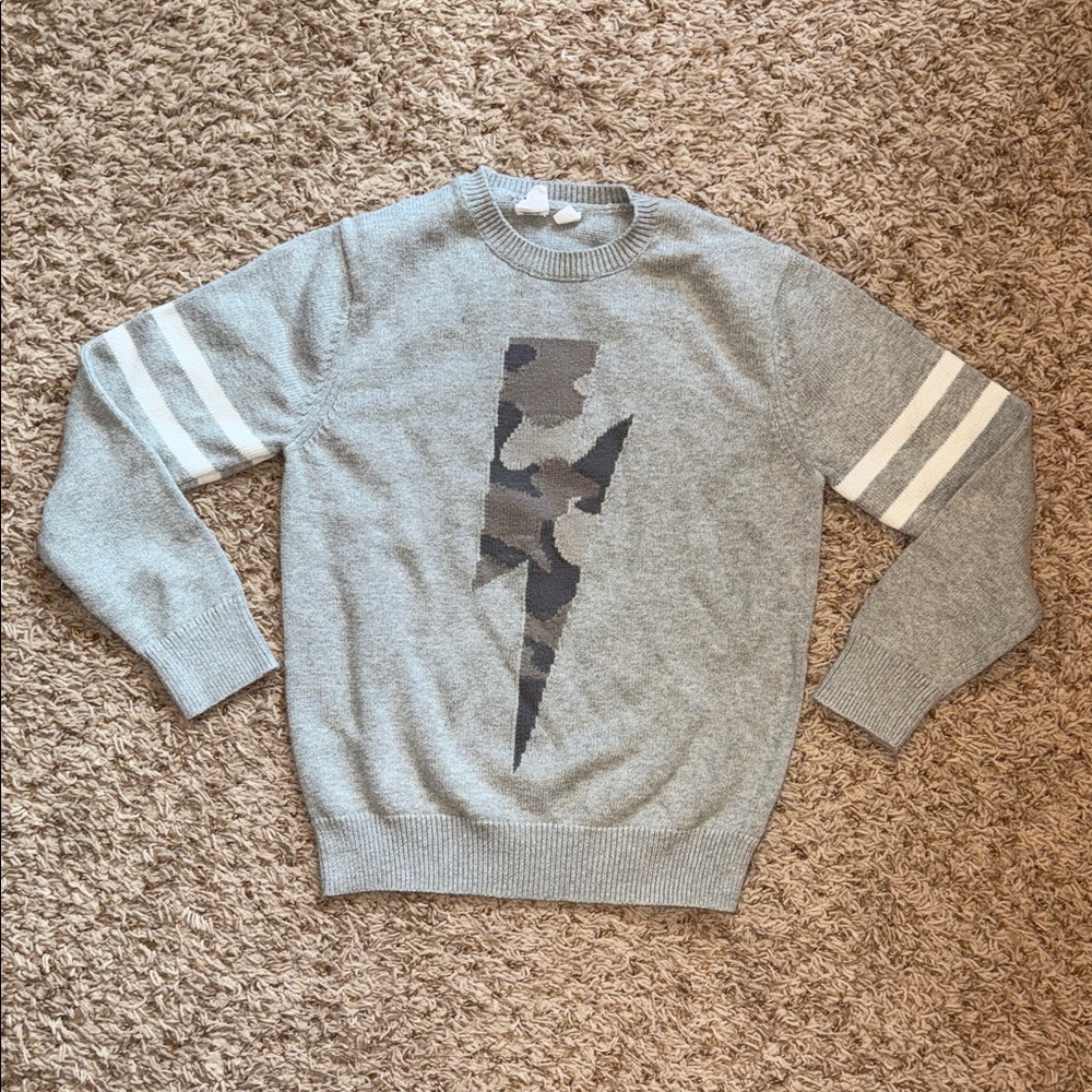 Size 8/M boys Gap Kids camo lightning bolt gray sweater.